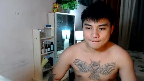 Snapshot of yourhandsome_hunk chatting on 06-15-26, 06:15 Paul online show from 06-15-26, 06:15
