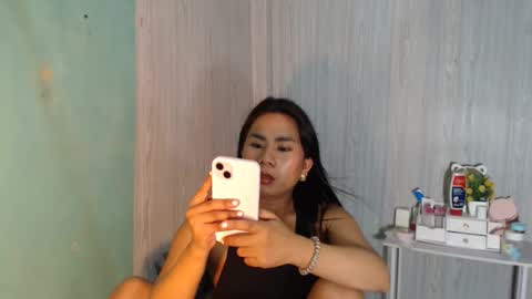 Snapshot of yourhottie_winxxx chatting on 05-09-26, 01:00 Mauie online show from 05-09-26, 01:00