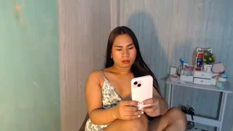 Snapshot of yourhottie_winxxx chatting on 05-14-26, 11:44 Mauie online show from 05-14-26, 11:44