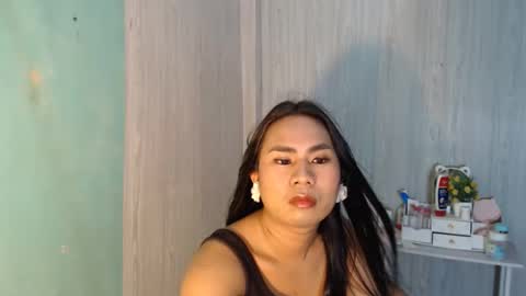 Snapshot of yourhottie_winxxx chatting on 05-15-26, 11:23 Mauie online show from 05-15-26, 11:23