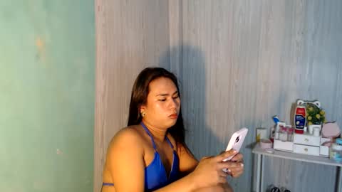Snapshot of yourhottie_winxxx chatting on 05-27-26, 01:57 Mauie online show from 05-27-26, 01:57