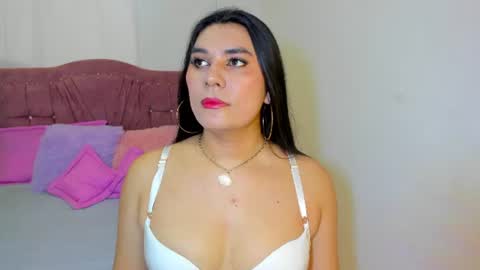EMELY online show from 07-05-26, 05:53