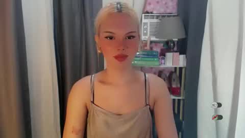 Snapshot of yourlovekylie chatting on 06-05-26, 07:14 KYLIE MORE online show from 06-05-26, 07:14