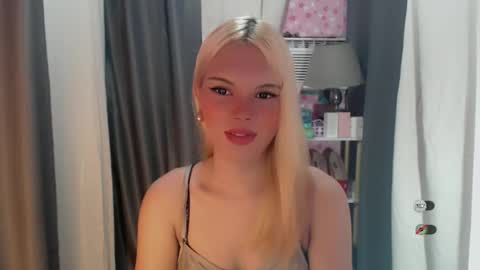 Snapshot of yourlovekylie chatting on 06-07-26, 06:39 KYLIE MORE online show from 06-07-26, 06:39