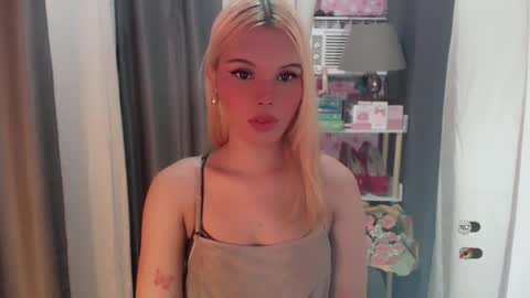 Snapshot of yourlovekylie chatting on 06-13-26, 07:06 KYLIE MORE online show from 06-13-26, 07:06