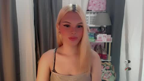 Snapshot of yourlovekylie chatting on 06-14-26, 07:32 KYLIE MORE online show from 06-14-26, 07:32