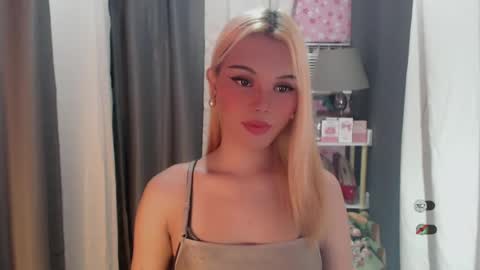 Snapshot of yourlovekylie chatting on 06-16-26, 05:21 KYLIE MORE online show from 06-16-26, 05:21