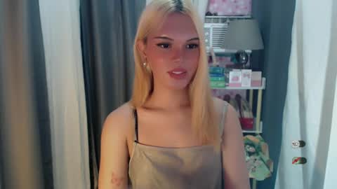 Snapshot of yourlovekylie chatting on 06-18-26, 09:14 KYLIE MORE online show from 06-18-26, 09:14