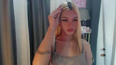 Snapshot of yourlovekylie chatting on 06-20-26, 06:49 KYLIE MORE online show from 06-20-26, 06:49