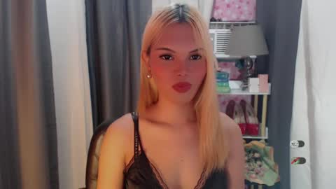Snapshot of yourlovekylie chatting on 06-27-26, 07:13 KYLIE MORE online show from 06-27-26, 07:13