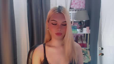Snapshot of yourlovekylie chatting on 06-29-26, 10:15 KYLIE MORE online show from 06-29-26, 10:15