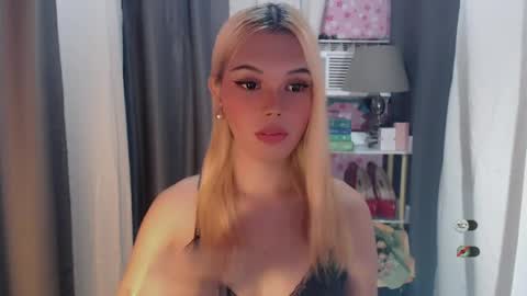Snapshot of yourlovekylie chatting on 06-30-26, 09:10 KYLIE MORE online show from 06-30-26, 09:10