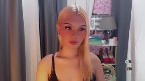 Snapshot of yourlovekylie chatting on 07-07-26, 06:38 KYLIE MORE online show from 07-07-26, 06:38