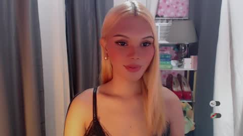 Snapshot of yourlovekylie chatting on 07-07-26, 08:18 KYLIE MORE online show from 07-07-26, 08:18