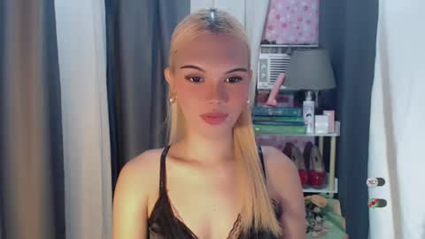Snapshot of yourlovekylie chatting on 07-20-26, 05:11 KYLIE MORE online show from 07-20-26, 05:11