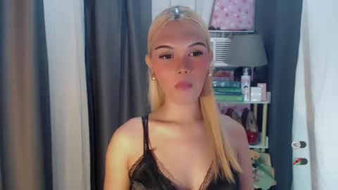 Snapshot of yourlovekylie chatting on 07-20-26, 10:39 KYLIE MORE online show from 07-20-26, 10:39