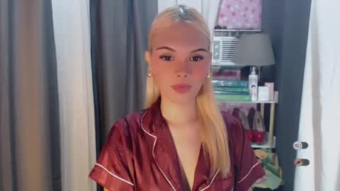 Snapshot of yourlovekylie chatting on 07-21-26, 05:21 KYLIE MORE online show from 07-21-26, 05:21