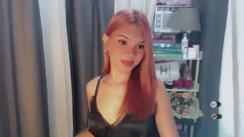 Snapshot of yourlovekylie chatting on 07-25-26, 01:08 KYLIE MORE online show from 07-25-26, 01:08