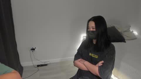 Snapshot of yourlovelyjenny chatting on 12-15-25, 03:16 AJ online show from 12-15-25, 03:16