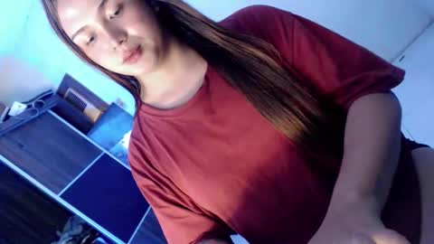 Snapshot of yourlovingpearl chatting on 11-19-25, 12:32 PEARL online show from 11-19-25, 12:32