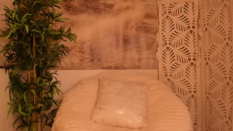 Snapshot of yourmidnightcoffee chatting on 02-11-26, 11:43 Sarah online show from 02-11-26, 11:43