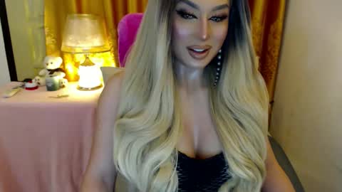 Adriana Maxwell online show from 06-10-26, 06:51