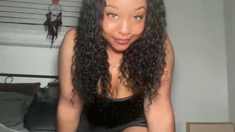 Snapshot of yourmommysilk chatting on 05-09-26, 05:56 YOURMOMMY online show from 05-09-26, 05:56