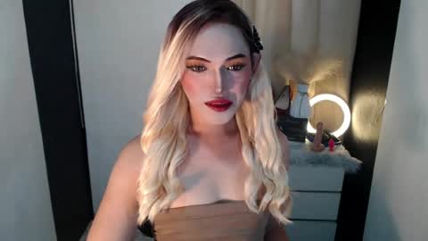 Snapshot of yournaughtykendal chatting on 08-03-26, 01:48 TIFFANY SUCKING QUEEN online show from 08-03-26, 01:48