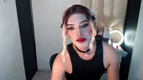 Snapshot of yournaughtykendal chatting on 08-09-26, 03:23 TIFFANY SUCKING QUEEN online show from 08-09-26, 03:23