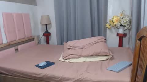 Snapshot of yournewgirldiane chatting on 04-09-26, 01:16 BigCockTsMistress online show from 04-09-26, 01:16