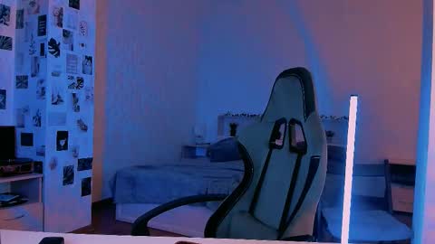 Snapshot of yourrdanceteacher chatting on 09-29-25, 08:35 Eva online show from 09-29-25, 08:35