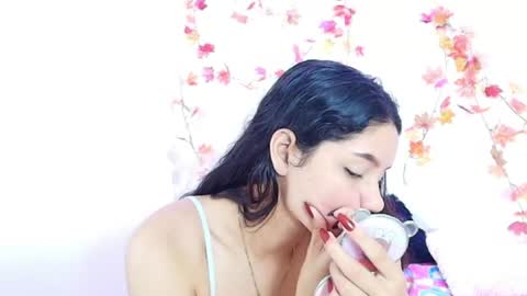 Snapshot of yoursexy18lover chatting on 06-27-26, 06:29 Lina and roberth online show from 06-27-26, 06:29