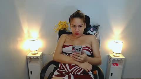Snapshot of yoursweetangelxxx chatting on 02-05-25, 07:07 YourDreamgirl online show from 02-05-25, 07:07