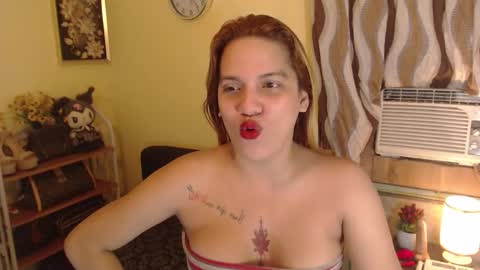 Snapshot of yoursweetangelxxx chatting on 10-11-25, 04:38 YourDreamgirl online show from 10-11-25, 04:38