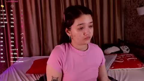 Snapshot of yoursweetsoul chatting on 06-18-26, 03:07 Bella online show from 06-18-26, 03:07