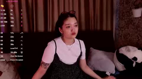 Snapshot of yoursweetsoul chatting on 07-26-26, 03:14 Bella online show from 07-26-26, 03:14