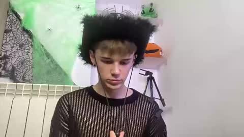 Snapshot of yoursweetyguy chatting on 10-29-25, 04:42 yoursweetyguy online show from 10-29-25, 04:42