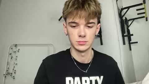 Snapshot of yoursweetyguy chatting on 12-15-25, 03:16 yoursweetyguy online show from 12-15-25, 03:16