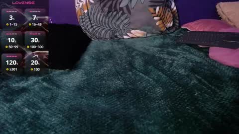 Snapshot of yourtattodoll chatting on 03-08-25, 03:45 Gaby online show from 03-08-25, 03:45