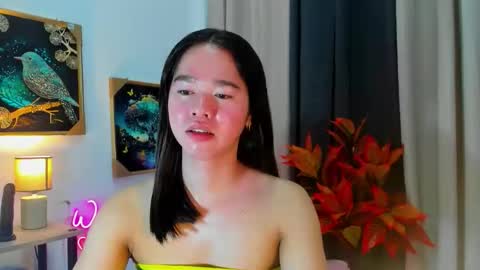 Snapshot of yourtinybunny chatting on 11-15-25, 06:33 yourtinybunny online show from 11-15-25, 06:33