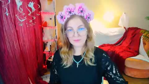 Snapshot of youruniverser chatting on 10-27-25, 10:41 Alice online show from 10-27-25, 10:41