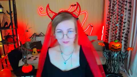 Snapshot of youruniverser chatting on 10-28-25, 04:27 Alice online show from 10-28-25, 04:27