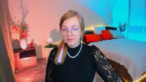 Snapshot of youruniverser chatting on 11-04-25, 09:41 Alice online show from 11-04-25, 09:41