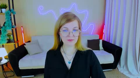 Snapshot of youruniverser chatting on 11-05-25, 10:26 Alice online show from 11-05-25, 10:26