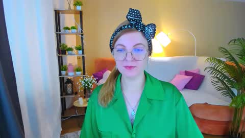 Snapshot of youruniverser chatting on 11-11-25, 09:20 Alice online show from 11-11-25, 09:20