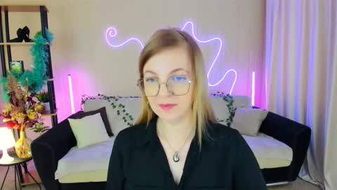 Snapshot of youruniverser chatting on 11-14-25, 09:19 Alice online show from 11-14-25, 09:19