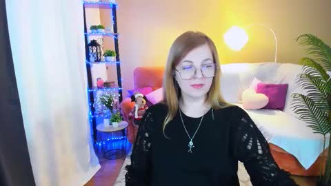 Snapshot of youruniverser chatting on 11-16-25, 09:37 Alice online show from 11-16-25, 09:37