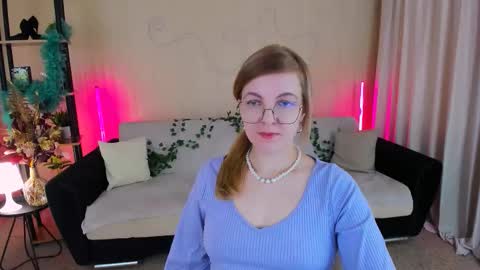 Snapshot of youruniverser chatting on 11-17-25, 09:26 Alice online show from 11-17-25, 09:26