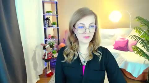 Snapshot of youruniverser chatting on 11-23-25, 09:20 Alice online show from 11-23-25, 09:20