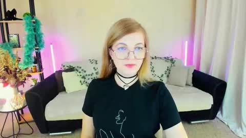 Snapshot of youruniverser chatting on 11-24-25, 09:31 Alice online show from 11-24-25, 09:31